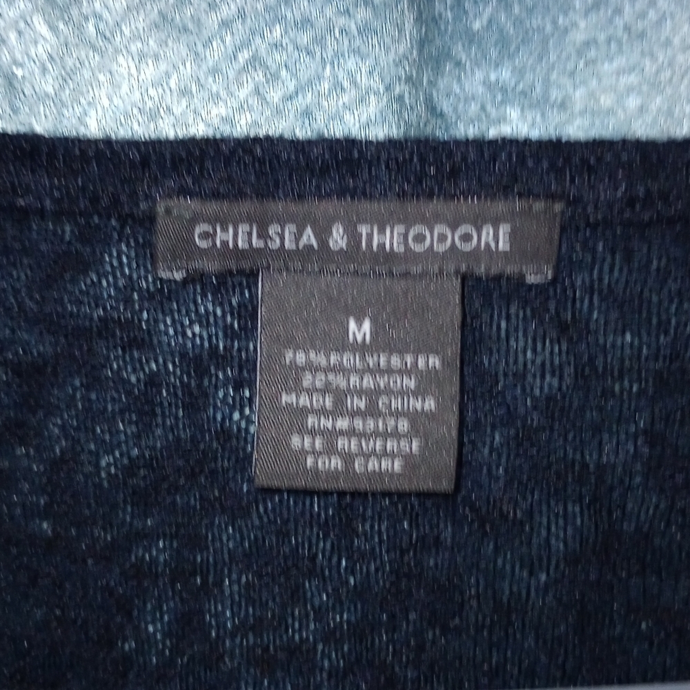 (Med.) Chelsea & Theodore Long Sleeve Zipper Top - Picture 2 of 3